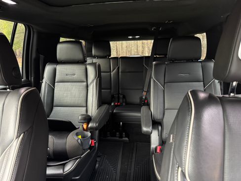 Used 2023 Cadillac Escalade ESV Premium Luxury image 6