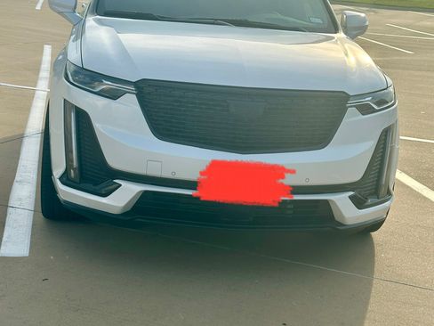 Used 2025 Cadillac XT6 Premium Luxury w/ Technology Package image 2