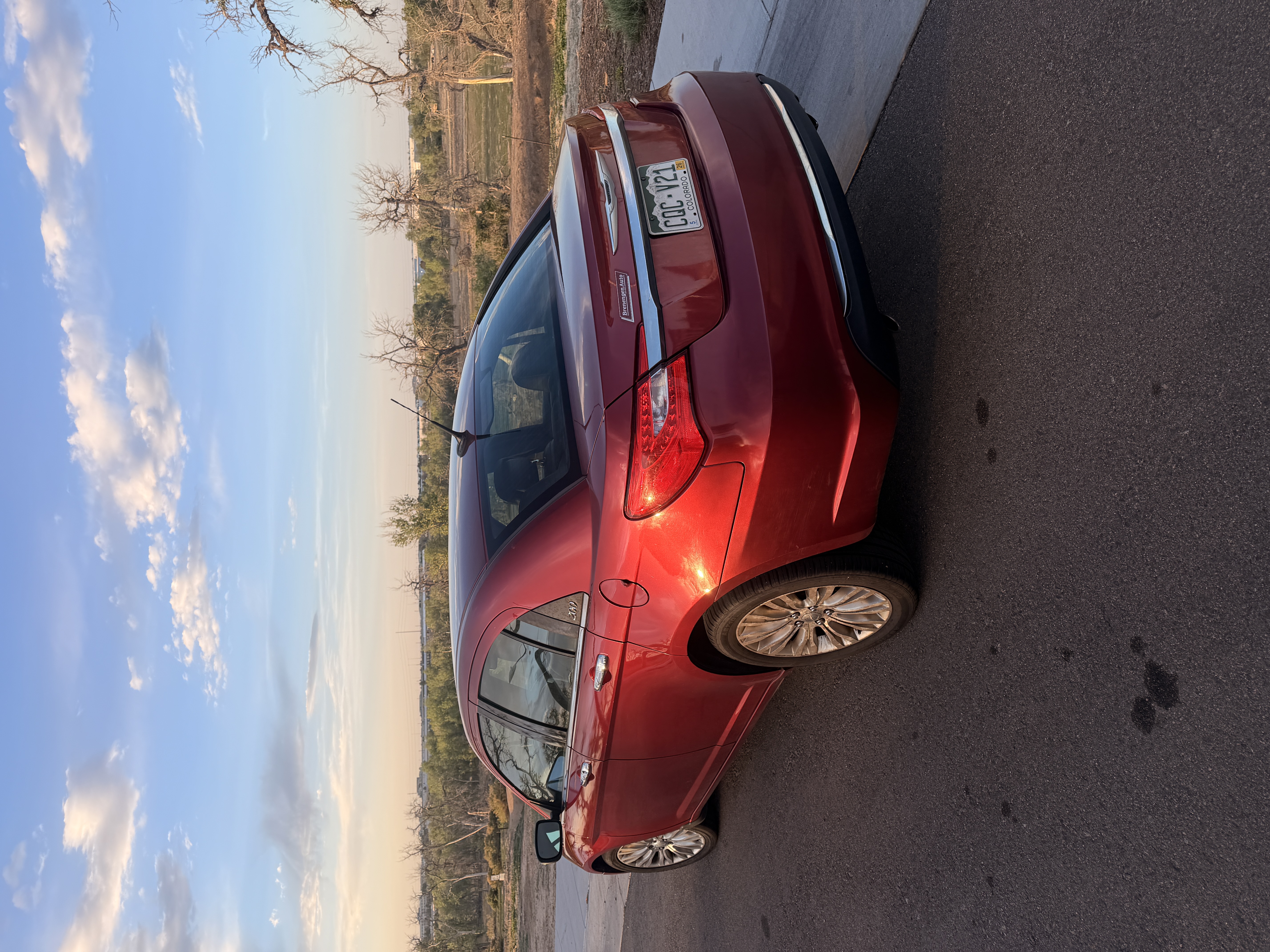 Used 2011 Chrysler 200 Limited FWD image 4
