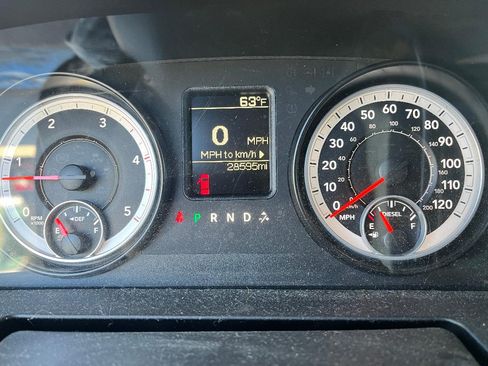 Used 2013 RAM 2500 Tradesman w/ Chrome Appearance Group image 11