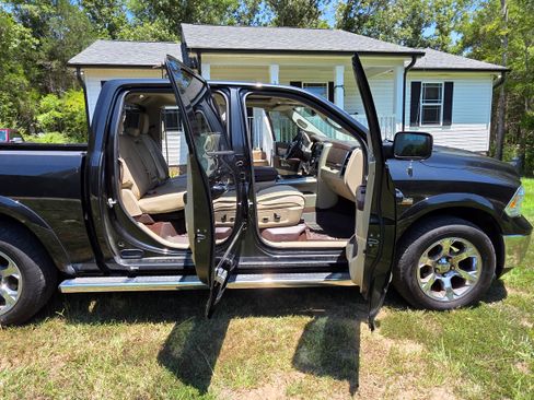 Used 2015 RAM 1500 Laramie w/ Convenience Group image 6