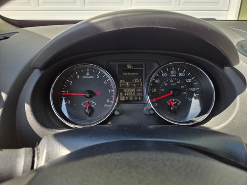 Used 2014 Nissan Rogue S FWD image 14