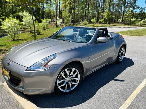 Used 2010 Nissan 370Z Touring image 1