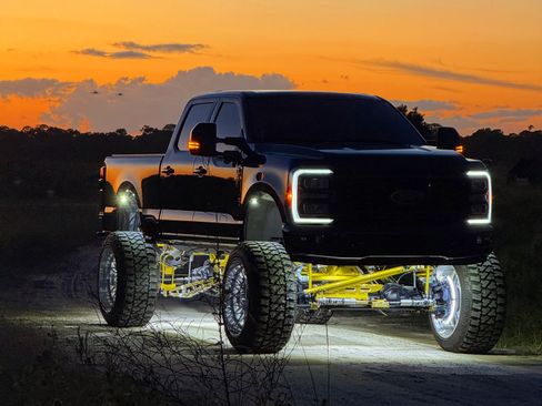 Used 2023 Ford F250 Lariat w/ Sport Appearance Package image 2