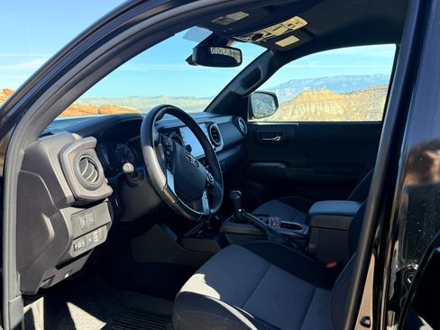 Used 2023 Toyota Tacoma TRD Off-Road image 4