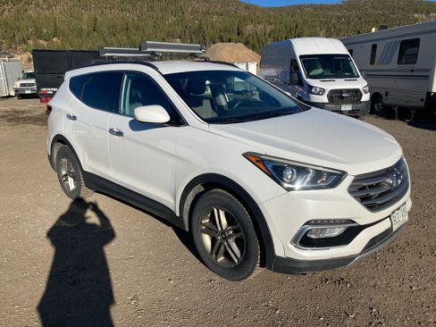 Used 2017 Hyundai Santa Fe Sport image 5