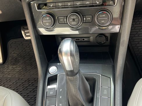 Used 2020 Volkswagen Tiguan SE R-Line image 19