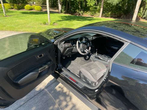 Used 2017 Ford Mustang Shelby GT350R w/ GT350R Equipment Group 920A image 5