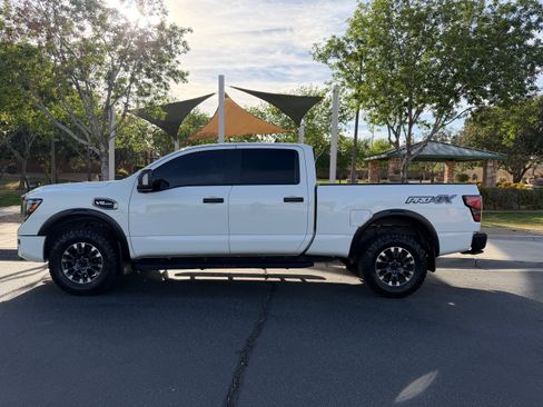 Used 2021 Nissan Titan PRO-4X w/ Pro-4x Convenience Package image 10