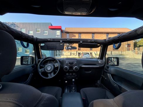 Used 2017 Jeep Wrangler Unlimited Sport w/ Max Tow Package image 16