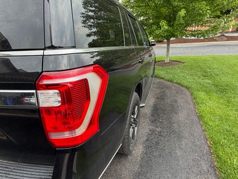 Used 2020 Ford Expedition XLT w/ Equipment Group 202A AWD/4WD image 2
