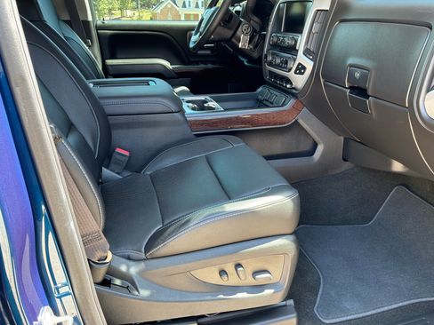Used 2017 GMC Sierra 1500 SLT w/ Suspension Package, Off-Road AWD/4WD image 16