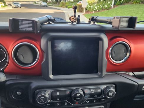 Used 2018 Jeep Wrangler Unlimited Rubicon image 9