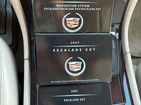 Used 2007 Cadillac Escalade EXT w/ Information Package AWD/4WD image 32