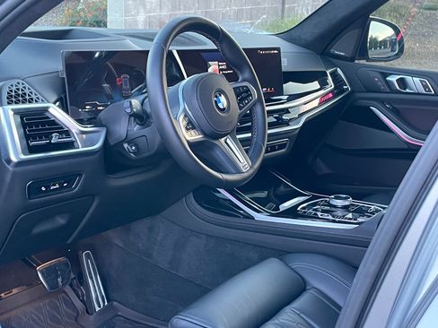 Used 2025 BMW X7 M60i AWD/4WD image 23