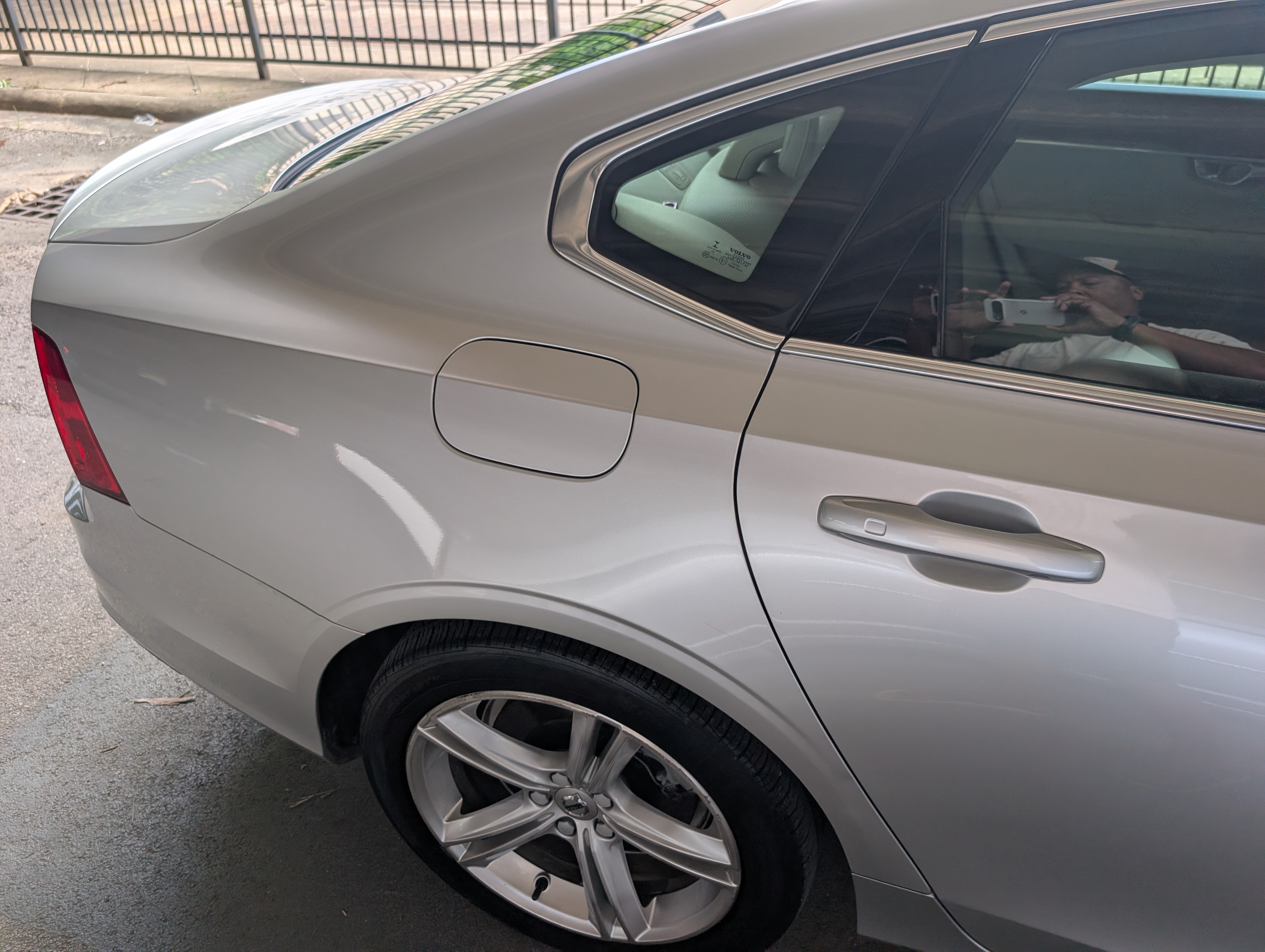 Used 2018 Volvo S90 T5 Momentum FWD image 6