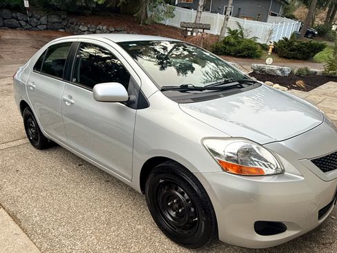 Used 2010 Toyota Yaris Sedan image 4