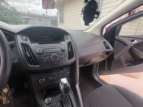 Used 2015 Ford Focus SE w/ Reverse Sensing Package FWD image 11