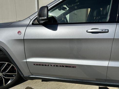 Used 2018 Jeep Grand Cherokee Trailhawk w/ Trailhawk Luxury Group AWD/4WD image 6