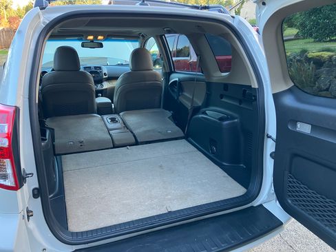 Used 2010 Toyota RAV4 Limited image 28