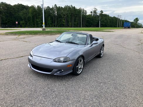 Used 2004 MAZDA MX-5 Miata MAZDASPEED w/ Grand Touring Pkg RWD image 23