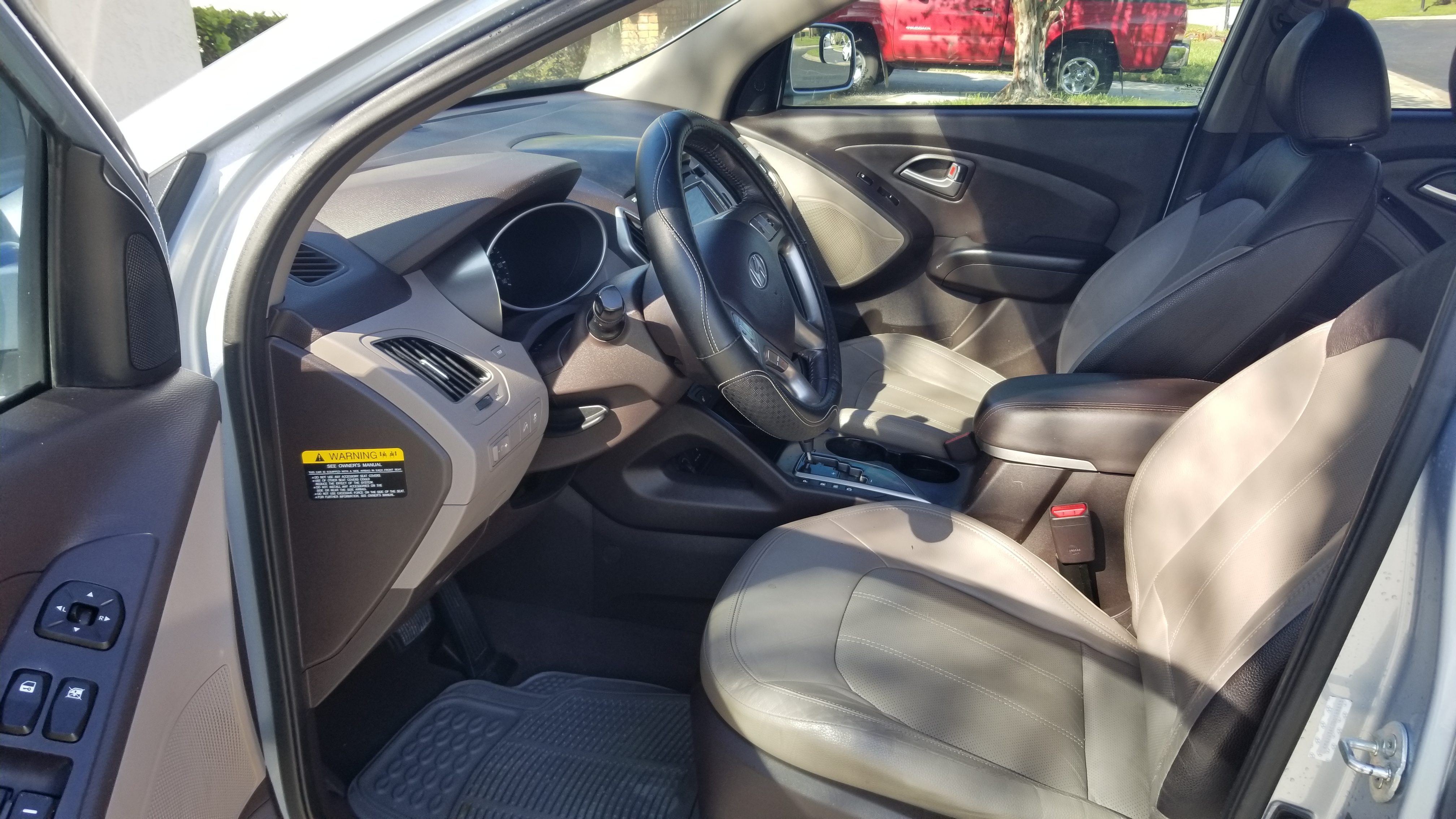Used 2011 Hyundai Tucson Limited w/ Premium Pkg 3 FWD image 12