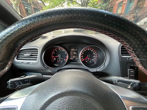 Used 2013 Volkswagen GTI Driver's Edition FWD image 9