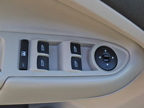 Used 2014 Ford Escape SE image 32