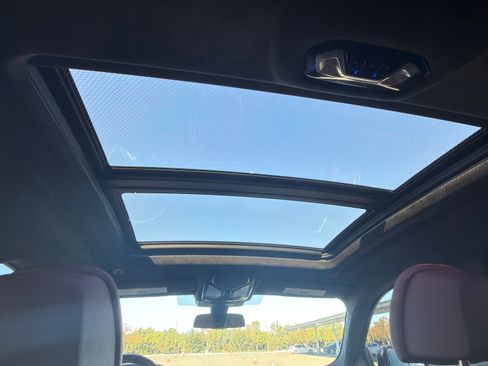 Used 2022 BMW X6 M50i w/ Executive Package image 11