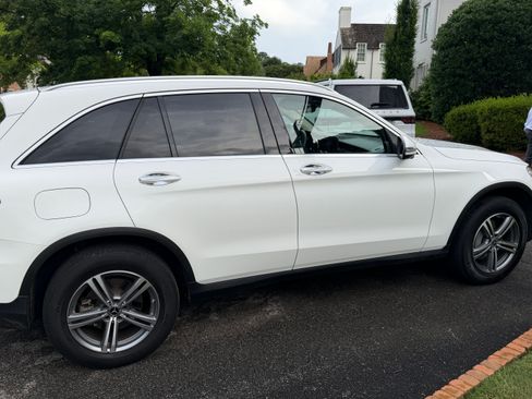 Used 2021 Mercedes-Benz GLC 300 image 2