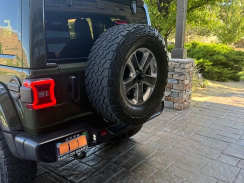 Used 2024 Jeep Wrangler Unlimited Sahara w/ Technology Group AWD/4WD image 19