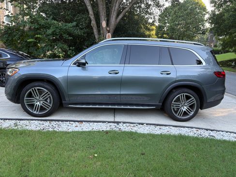 Used 2024 Mercedes-Benz GLS 450 4MATIC image 4
