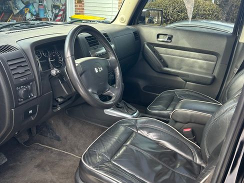 Used 2008 HUMMER H3 Luxury image 8