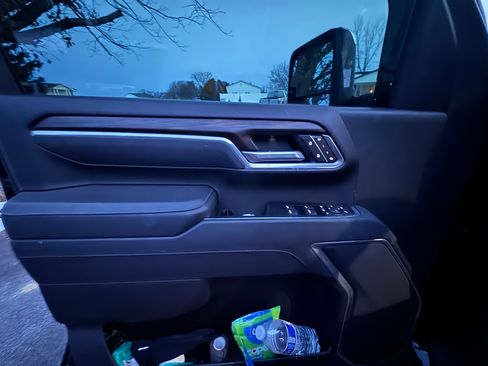 Used 2025 GMC Sierra 2500 SLT w/ X31 Off-Road Package image 15