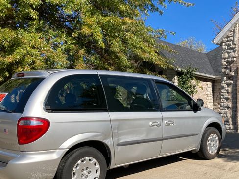 Used 2003 Chrysler Voyager LX image 6
