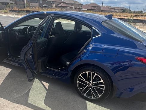 Used 2025 Toyota Camry XLE image 12