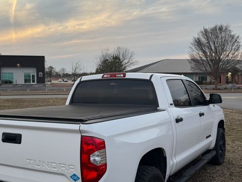 Used 2017 Toyota Tundra SR5 image 6