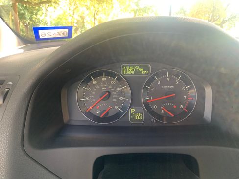 Used 2010 Volvo C70 T5 image 2