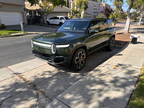 Used 2024 Rivian R1S Adventure image 21