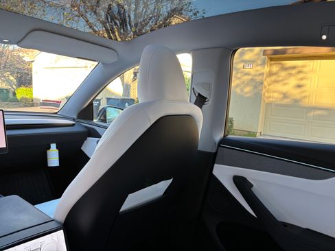 Used 2026 Tesla Model Y Long Range image 11