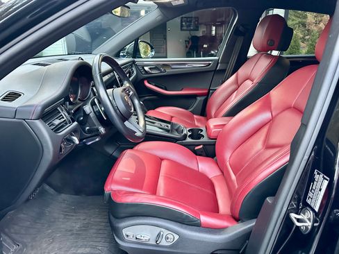 Used 2023 Porsche Macan image 11