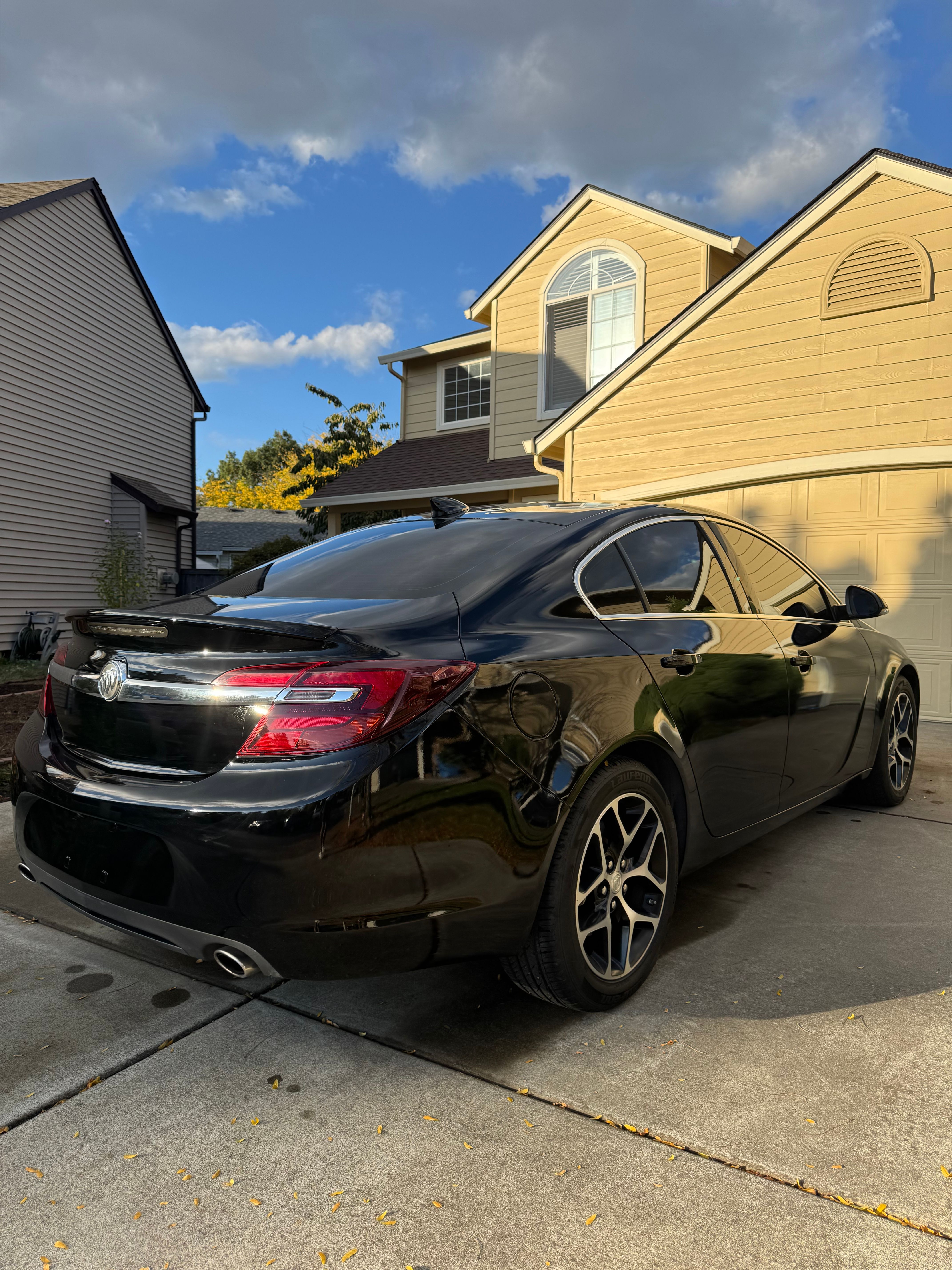 Used 2017 Buick Regal Sport Touring FWD image 2