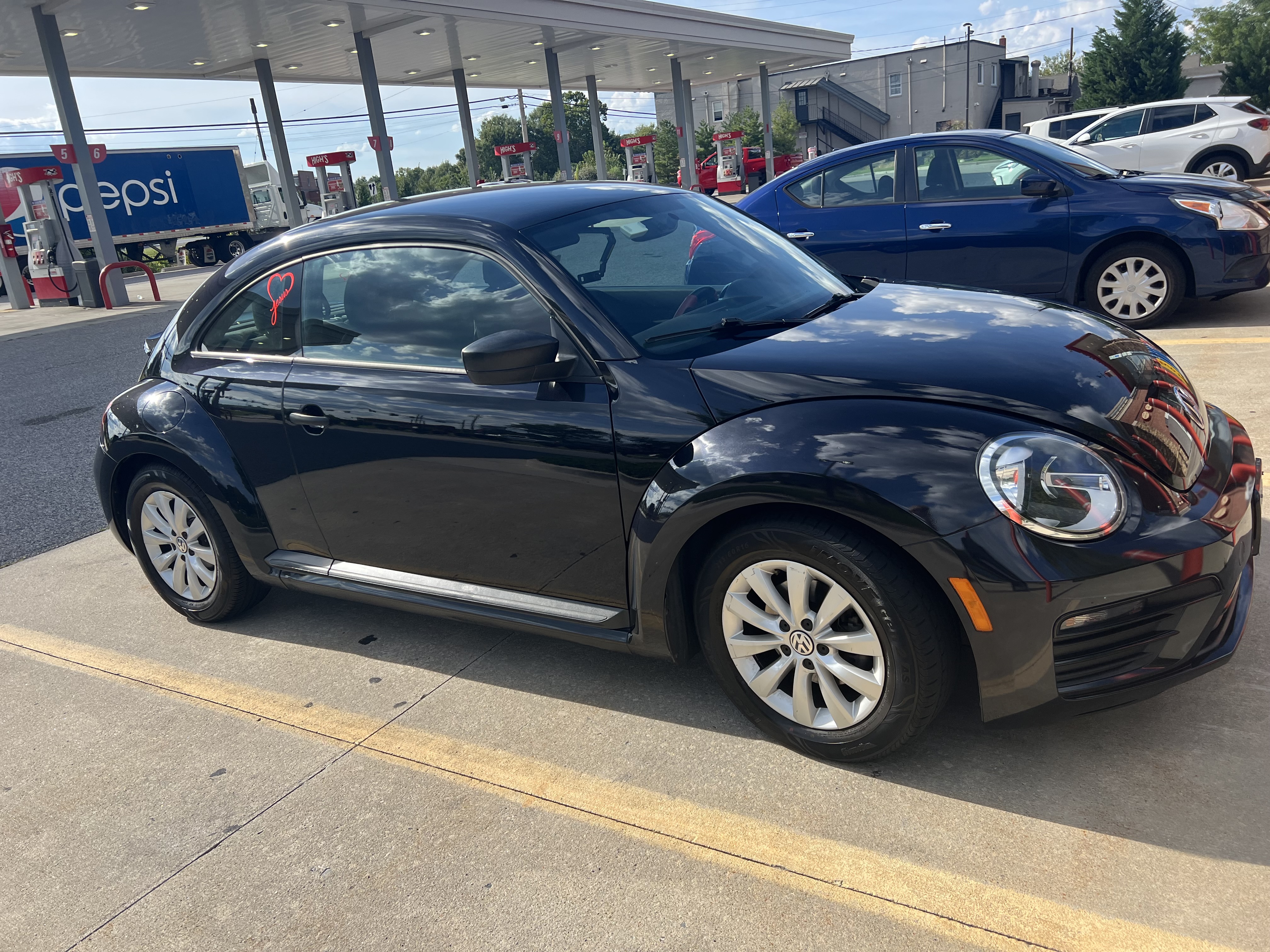 Used 2018 Volkswagen Beetle 2.0T S FWD image 1