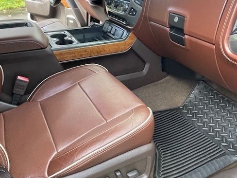 Used 2015 Chevrolet Silverado 1500 High Country w/ High Country Premium Package image 11