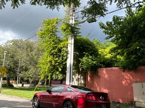 Used 2011 Ford Mustang Premium w/ 202A Rapid Spec Order Code image 4