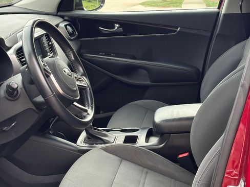 Used 2020 Kia Sorento LX w/ LX I4 Convenience Package image 14