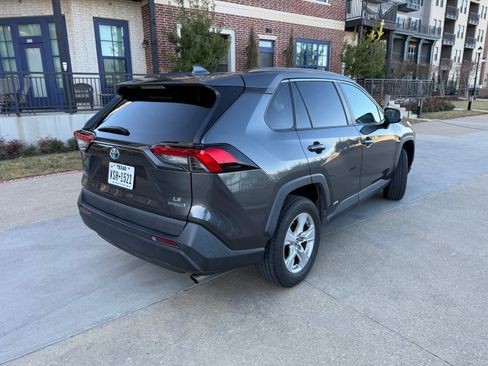 Used 2020 Toyota RAV4 LE image 6