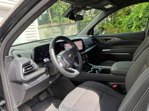 Used 2025 Chevrolet Traverse LT AWD/4WD image 9