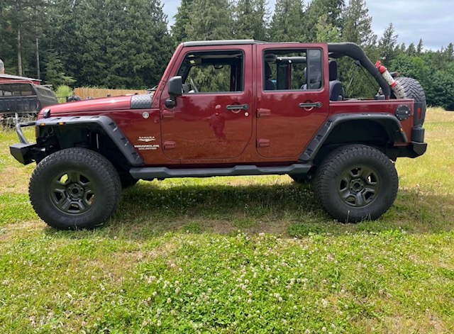 Used 2010 Jeep Wrangler Unlimited Sahara w/ Dual Top Group AWD/4WD image 1