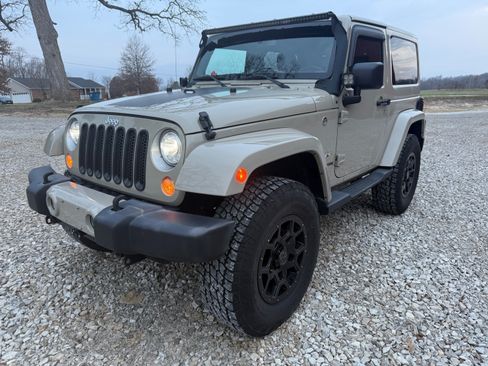 Used 2018 Jeep Wrangler Sahara w/ Dual Top Group image 4